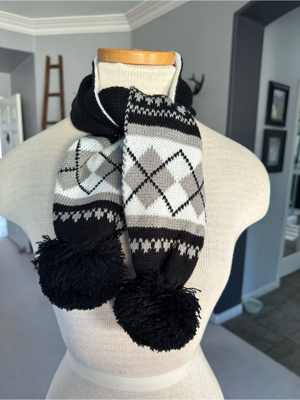 Scarf Pom Pom Argyle Knit Black Gray White